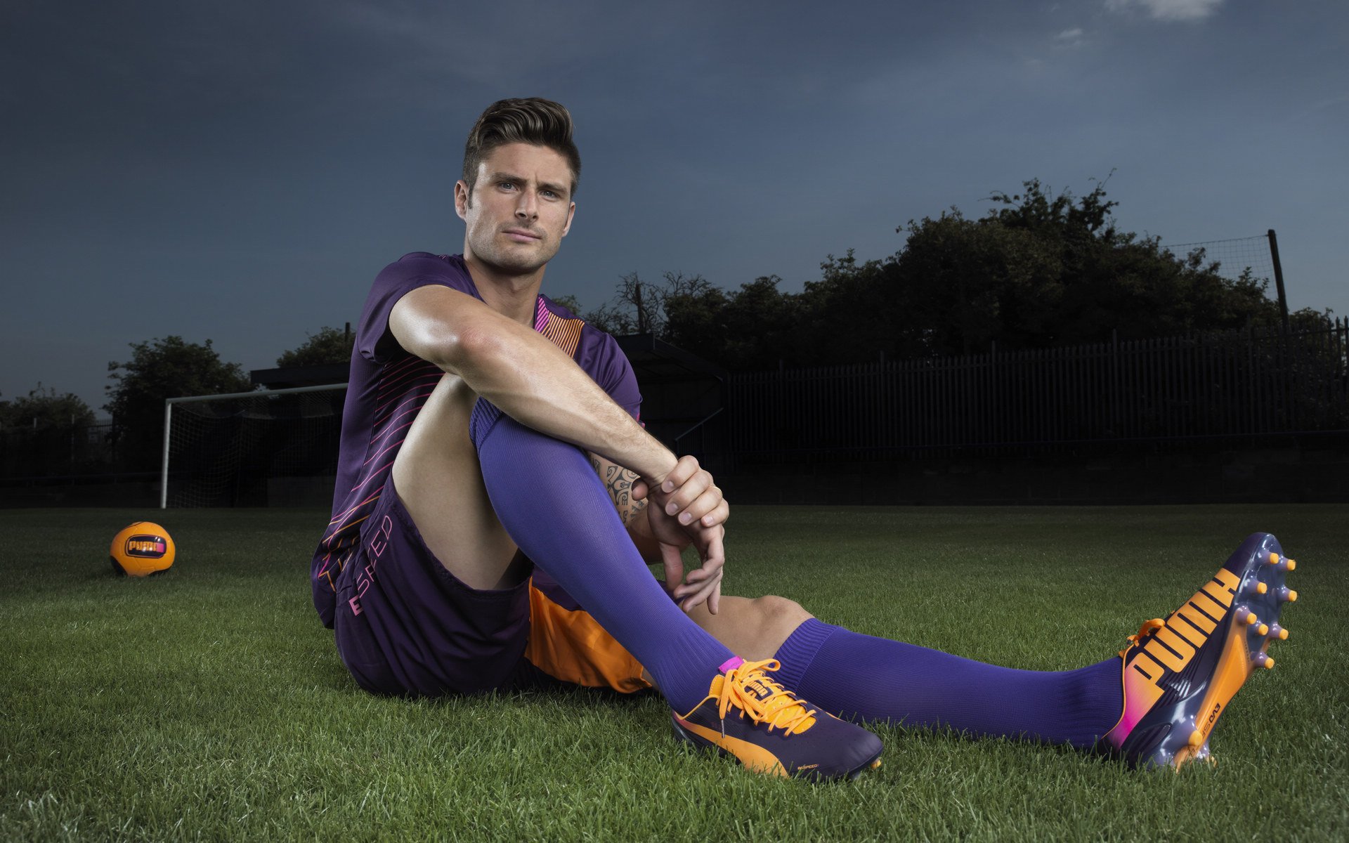 “华金·托比利亚的防守风暴与高效突破,助力美洲狮队在世界赛场上占有一席之地”