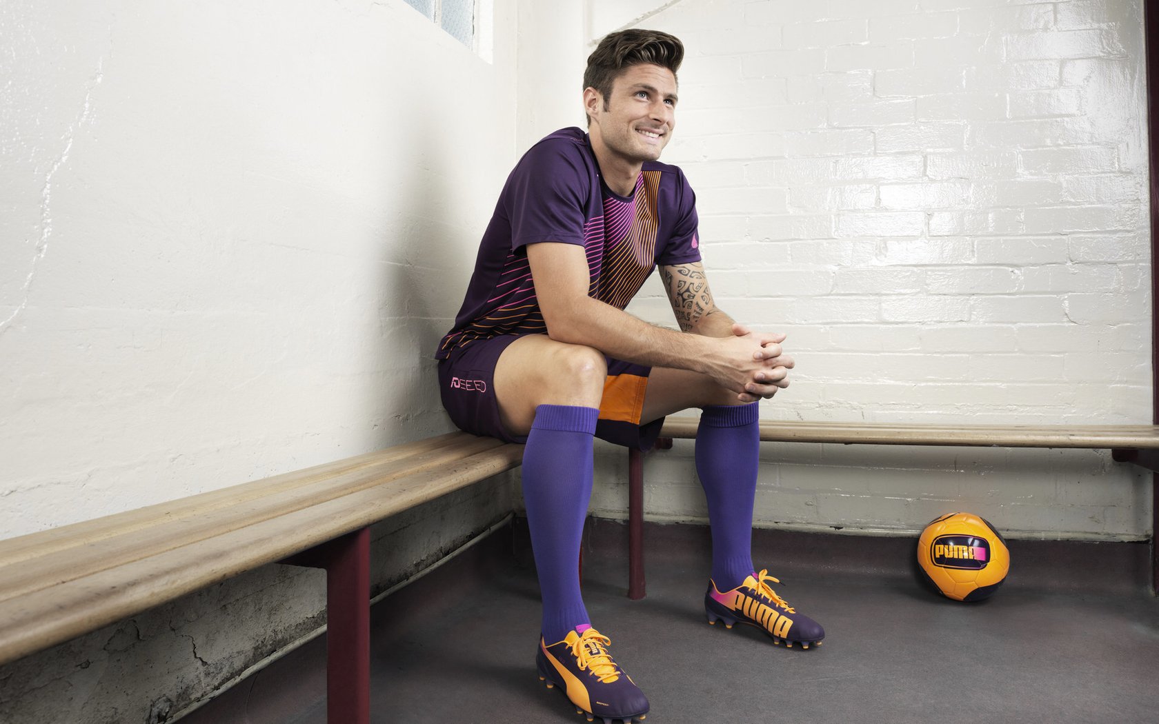 “华金·托比利亚的防守风暴与高效突破,助力美洲狮队在世界赛场上占有一席之地”